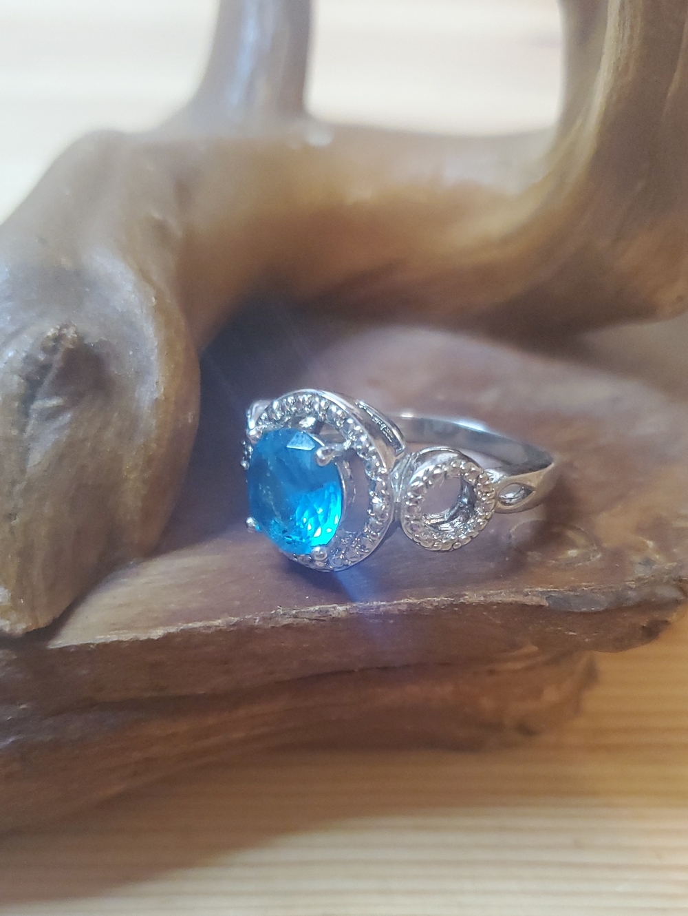 Elegant Silver and Blue Rhinestone Ring D